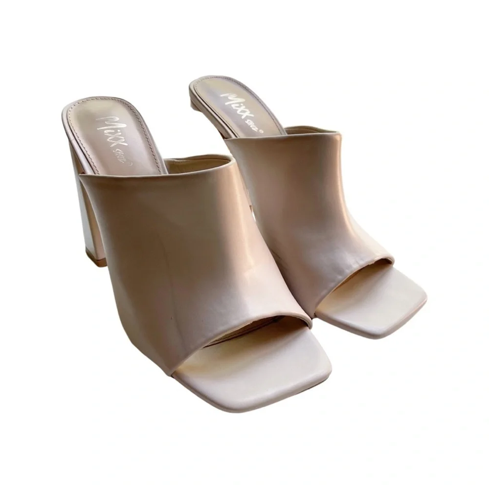 Mixx Shuz Maddie Cream block mule heels. Women size 9 square toe